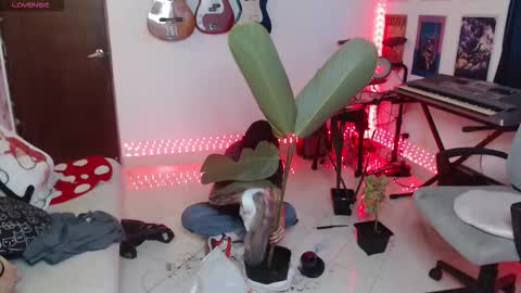 Snapshot of lovely_cass chatting on October 2, 9:44 pm Cassie online show from October 2, 9:44 pm