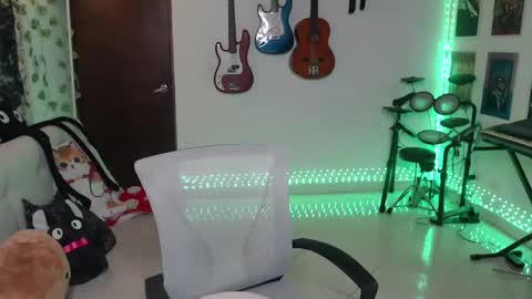 Snapshot of lovely_cass chatting on October 26, 10:04 pm Cassie online show from October 26, 10:04 pm