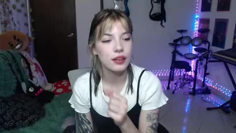 Snapshot of lovely_cass chatting on November 8, 11:14 pm Cassie online show from November 8, 11:14 pm