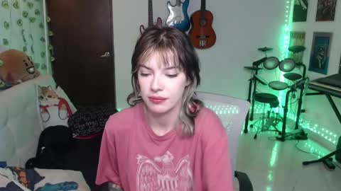 Snapshot of lovely_cass chatting on November 18, 4:28 am Cassie online show from November 18, 4:28 am