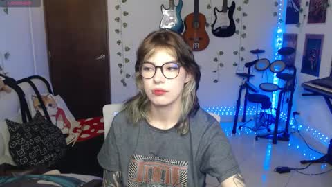 Snapshot of lovely_cass chatting on November 23, 12:54 am Cassie online show from November 23, 12:54 am