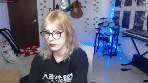 Snapshot of lovely_cass chatting on November 30, 7:29 pm Cassie online show from November 30, 7:29 pm
