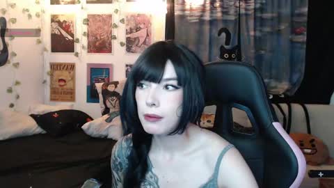 Snapshot of lovely_cass chatting on May 7, 1:44 am Cassie online show from May 7, 1:44 am