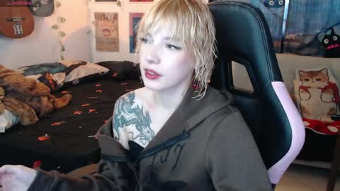 Snapshot of lovely_cass chatting on May 14, 10:16 pm Cassie online show from May 14, 10:16 pm
