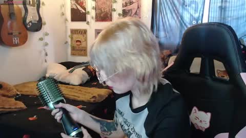 Snapshot of lovely_cass chatting on May 15, 7:54 pm Cassie online show from May 15, 7:54 pm