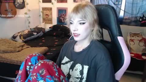 Snapshot of lovely_cass chatting on May 17, 12:34 pm Cassie online show from May 17, 12:34 pm