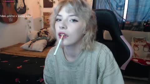 Snapshot of lovely_cass chatting on May 20, 11:49 am Cassie online show from May 20, 11:49 am