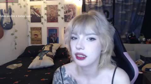 Snapshot of lovely_cass chatting on May 22, 12:51 am Cassie online show from May 22, 12:51 am