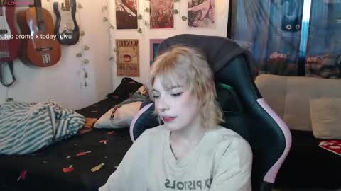 Snapshot of lovely_cass chatting on May 24, 10:59 pm Cassie online show from May 24, 10:59 pm