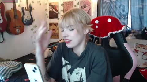 Snapshot of lovely_cass chatting on May 29, 5:11 pm Cassie online show from May 29, 5:11 pm
