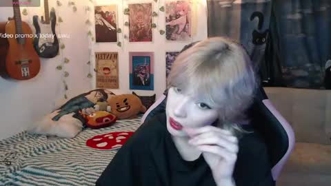 Snapshot of lovely_cass chatting on June 5, 10:48 pm Cassie online show from June 5, 10:48 pm