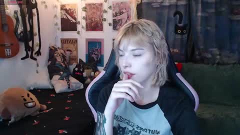 Snapshot of lovely_cass chatting on June 11, 11:47 pm Cassie online show from June 11, 11:47 pm