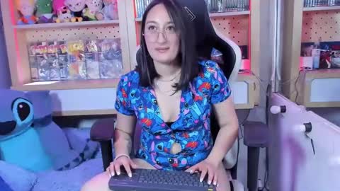 Snapshot of lovely_chloe19 chatting on January 17, 1:56 pm Chloe online show from January 17, 1:56 pm