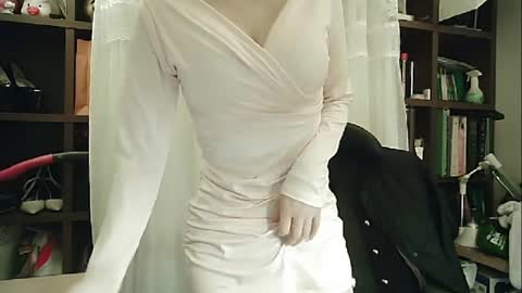 DANA KIM online show from February 8, 5:08 pm