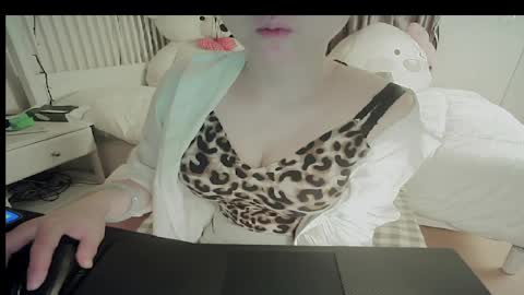 Snapshot of lovely_dana chatting on March 25, 4:57 pm DANA KIM online show from March 25, 4:57 pm