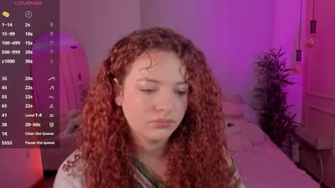 Snapshot of lovely_emma18 chatting on February 24, 1:09 pm Emma online show from February 24, 1:09 pm