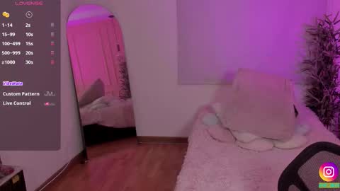 Snapshot of lovely_emma18 chatting on February 28, 1:12 pm Emma online show from February 28, 1:12 pm