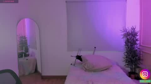 Snapshot of lovely_emma18 chatting on May 5, 1:19 pm Emma online show from May 5, 1:19 pm