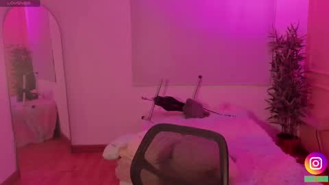 Snapshot of lovely_emma18 chatting on May 7, 1:16 pm Emma online show from May 7, 1:16 pm