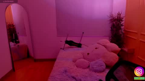 Snapshot of lovely_emma18 chatting on May 13, 1:30 pm Emma online show from May 13, 1:30 pm