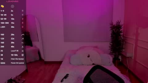 Snapshot of lovely_emma18 chatting on May 19, 2:40 am Emma online show from May 19, 2:40 am