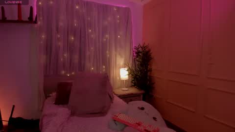 Snapshot of lovely_emma18 chatting on June 17, 1:45 pm Emma online show from June 17, 1:45 pm
