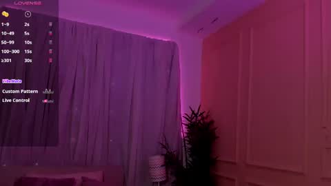 Snapshot of lovely_emma18 chatting on June 18, 1:48 pm Emma online show from June 18, 1:48 pm