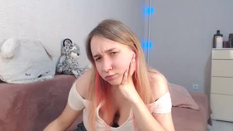 Lovely Hayley online show from November 19, 10:10 pm