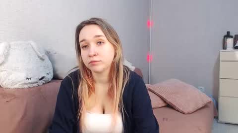 Snapshot of lovely_hayley chatting on February 2, 9:46 pm Lovely Hayley online show from February 2, 9:46 pm