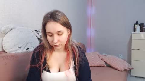 Snapshot of lovely_hayley chatting on February 10, 9:19 pm Lovely Hayley online show from February 10, 9:19 pm