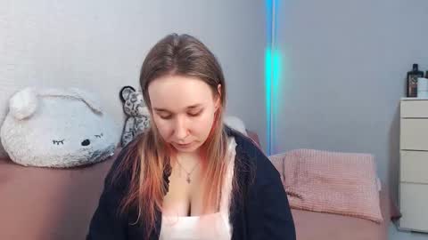 Snapshot of lovely_hayley chatting on February 12, 9:21 pm Lovely Hayley online show from February 12, 9:21 pm