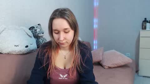 Snapshot of lovely_hayley chatting on February 13, 10:06 pm Lovely Hayley online show from February 13, 10:06 pm