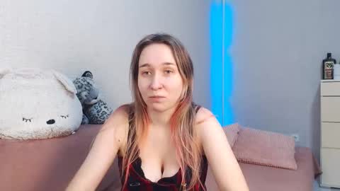 Snapshot of lovely_hayley chatting on February 19, 10:06 pm Lovely Hayley online show from February 19, 10:06 pm