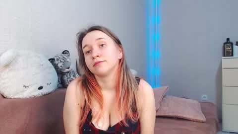 Snapshot of lovely_hayley chatting on March 4, 10:05 pm Lovely Hayley online show from March 4, 10:05 pm