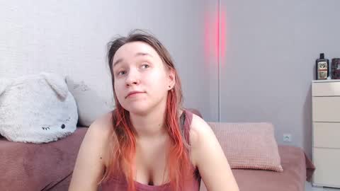 Snapshot of lovely_hayley chatting on April 2, 9:23 pm Lovely Hayley online show from April 2, 9:23 pm