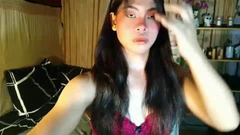 lovely_krizzy online show from March 12, 2:01 pm