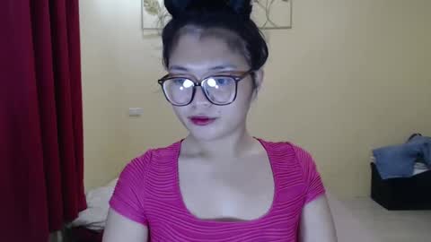 Lovely Laura online show from December 8, 9:35 am