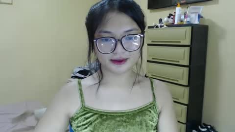 Lovely Laura online show from December 10, 3:20 am