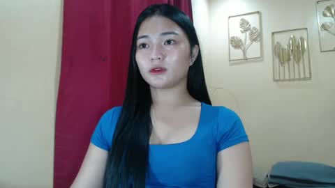 Lovely Laura online show from February 17, 2:15 pm