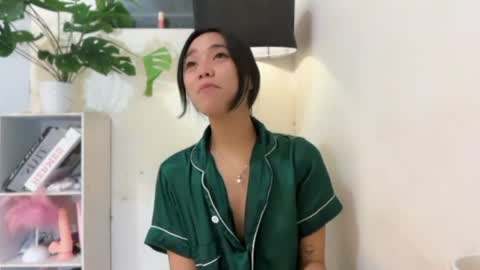 Snapshot of lovely_leah23 chatting on June 11, 12:54 am lovely_leah23 online show from June 11, 12:54 am