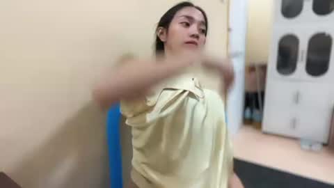 lovely_leah23 online show from July 9, 8:35 pm
