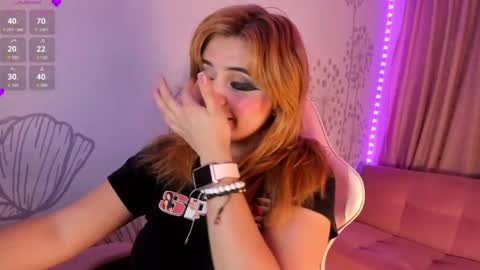 Snapshot of lovely_paris_01 chatting on June 1, 7:10 am Paris Rose online show from June 1, 7:10 am