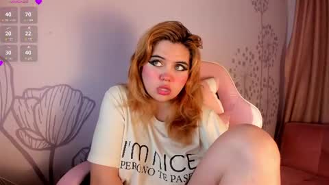 Snapshot of lovely_paris_01 chatting on June 21, 8:28 am Paris Rose online show from June 21, 8:28 am