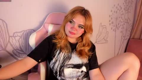 Snapshot of lovely_paris_01 chatting on July 21, 5:32 am Paris Rose online show from July 21, 5:32 am