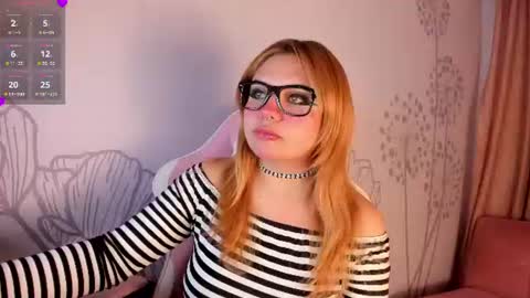 Snapshot of lovely_paris_01 chatting on July 24, 6:33 am Paris Rose online show from July 24, 6:33 am