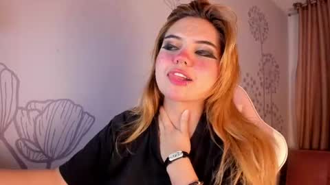 Snapshot of lovely_paris_01 chatting on July 29, 7:06 am Paris Rose online show from July 29, 7:06 am