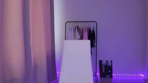Snapshot of lovely_poppy chatting on May 22, 1:24 am Lolly online show from May 22, 1:24 am