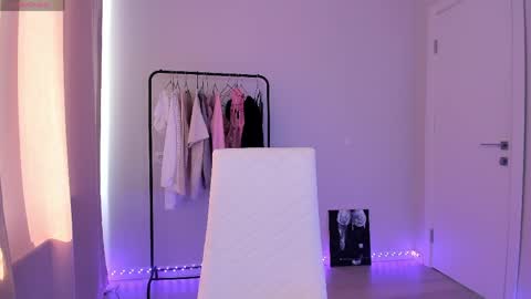 Snapshot of lovely_poppy chatting on June 1, 2:57 am Lolly online show from June 1, 2:57 am