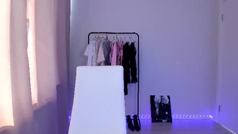 Snapshot of lovely_poppy chatting on June 10, 1:28 am Lolly online show from June 10, 1:28 am