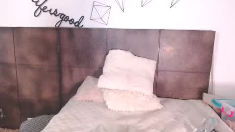 Snapshot of lovely_secret chatting on December 2, 3:29 pm Hi guys online show from December 2, 3:29 pm